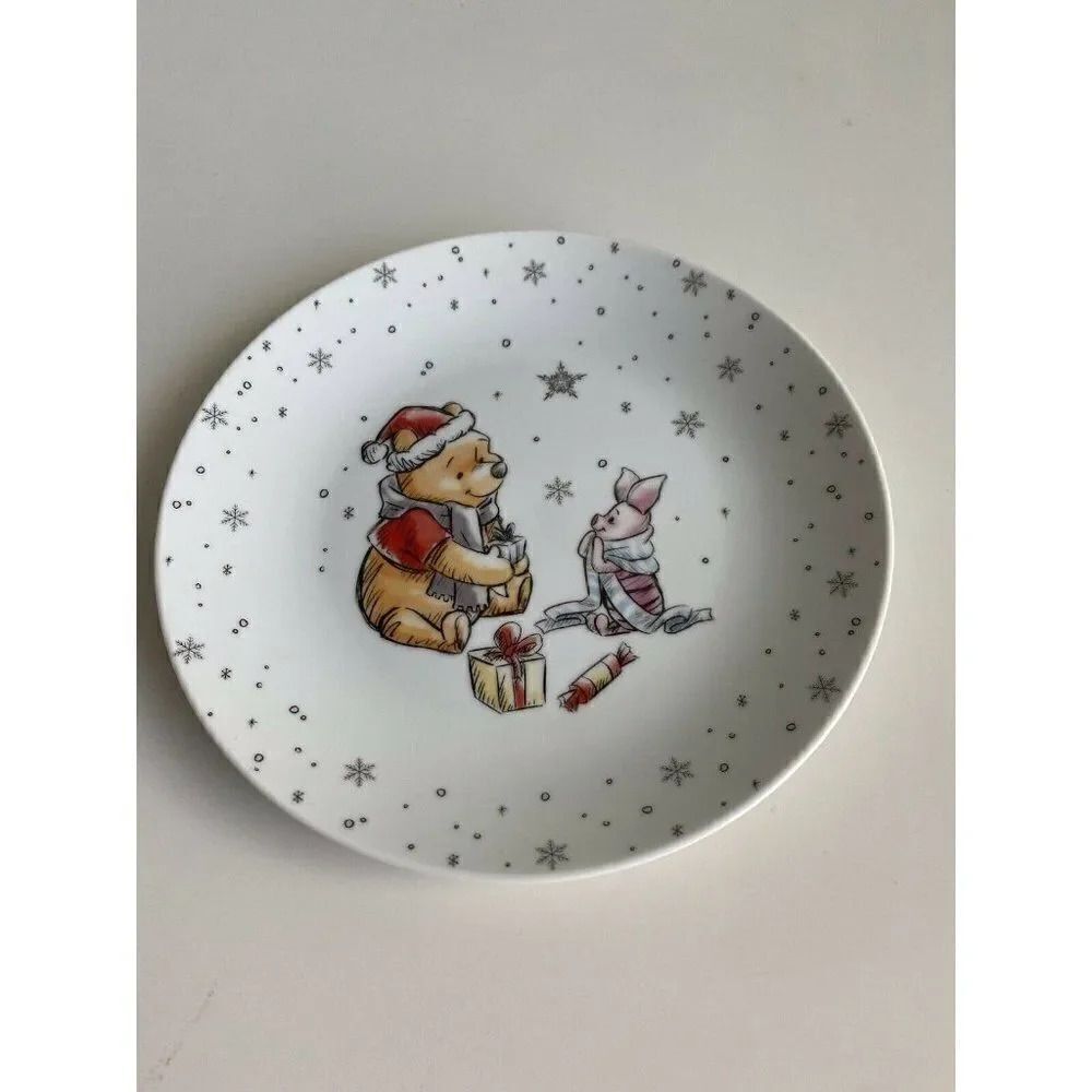 DISNEY Winnie the Pooh & Friends Snowflake Christmas Salad App Dessert Plate NEW
